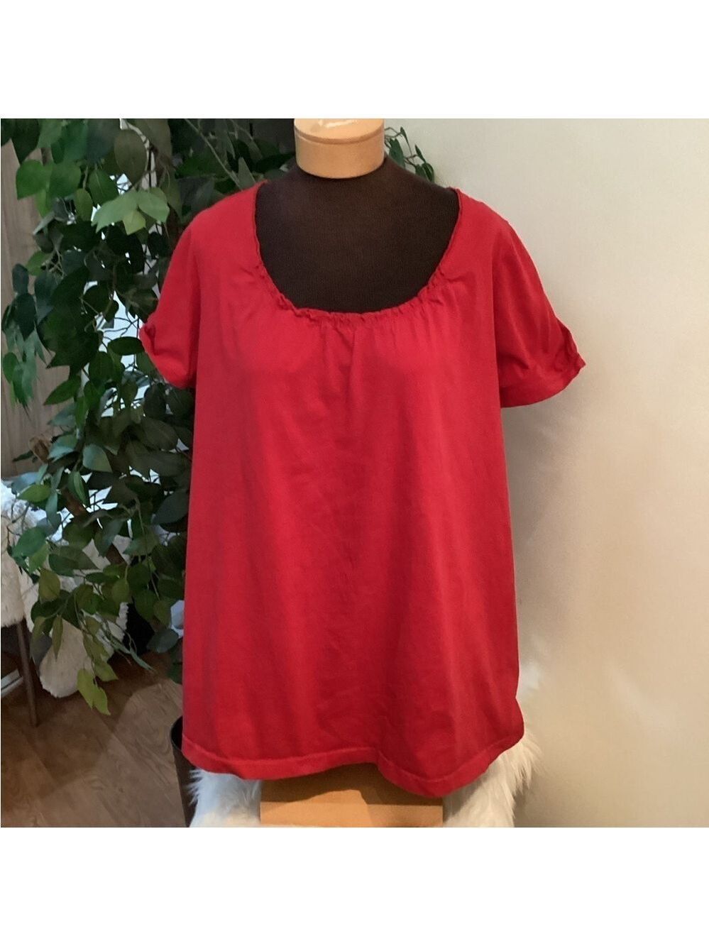 Woman Within red shirred U shaped neckline & sleeve Woman’s Large 18/20